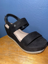 Camurca TV19 Black wedged shoe