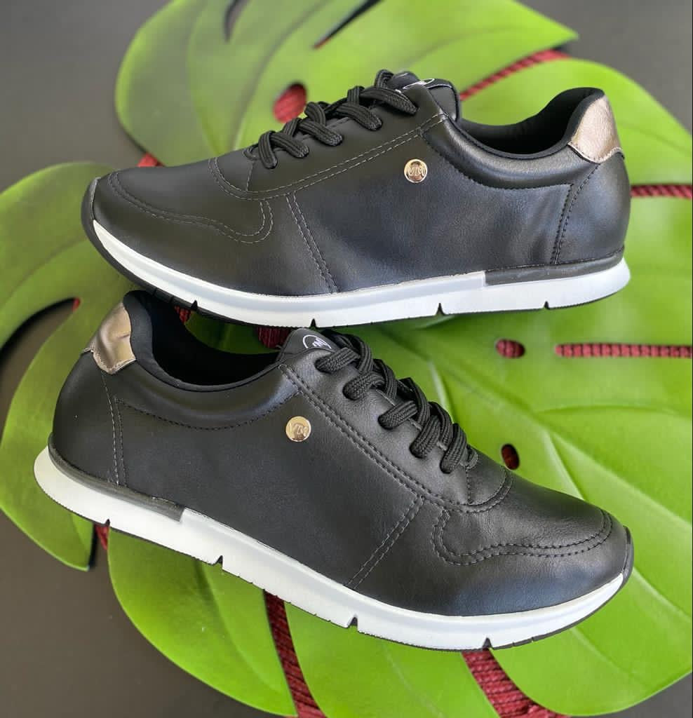 Mario Black/pewter details sneaker