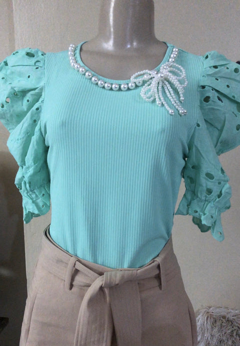 TX-5951-1 Puff eyelet sleeves and pearls collar