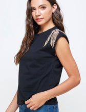 LP7925 sleeveless jewelry detail top