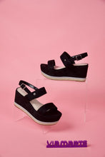 Camurca TV19 Black wedged shoe